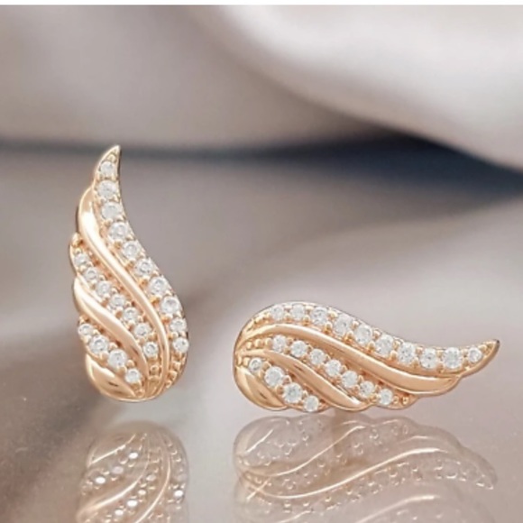 Jewelry - NEW 18k gold plated stud earrings